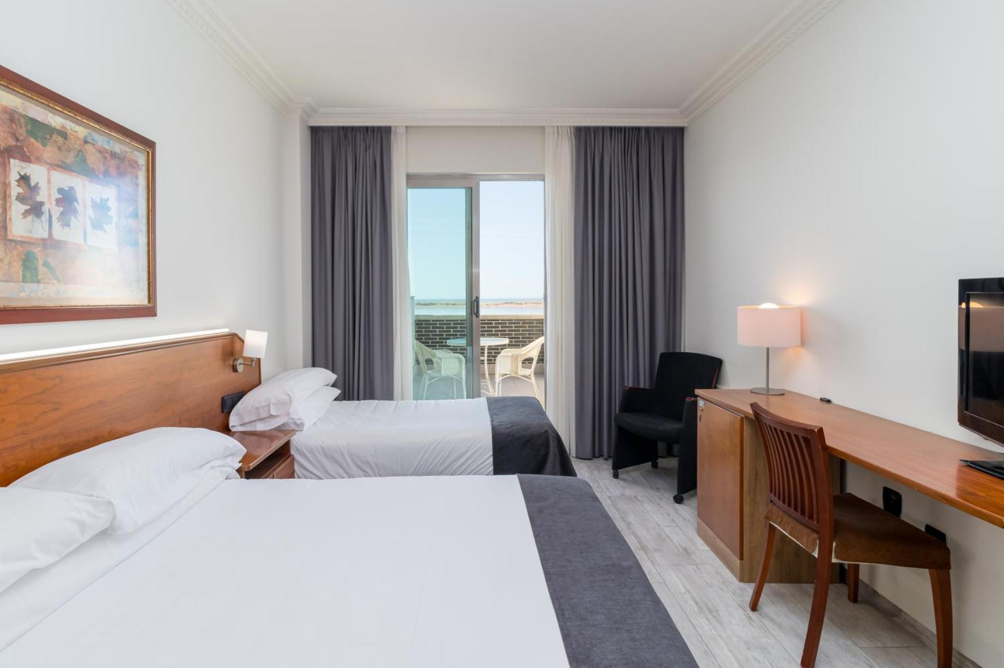Hotel Milagros Golf Mogro Bagian luar foto