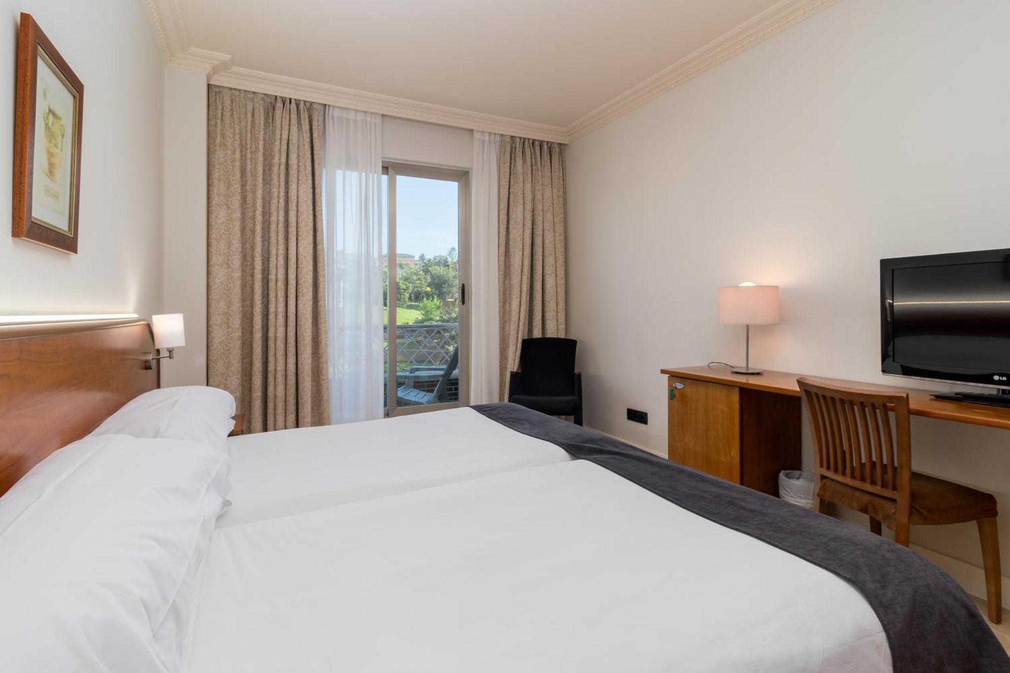 Hotel Milagros Golf Mogro Bagian luar foto