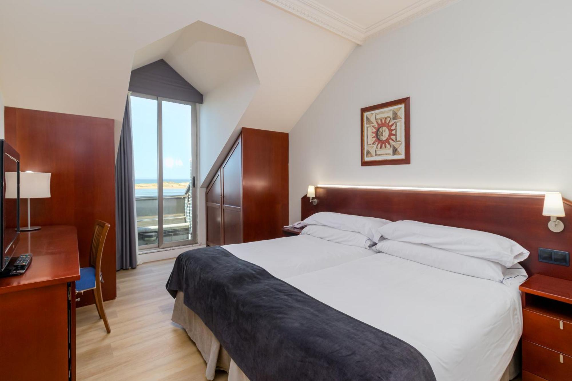 Hotel Milagros Golf Mogro Bagian luar foto