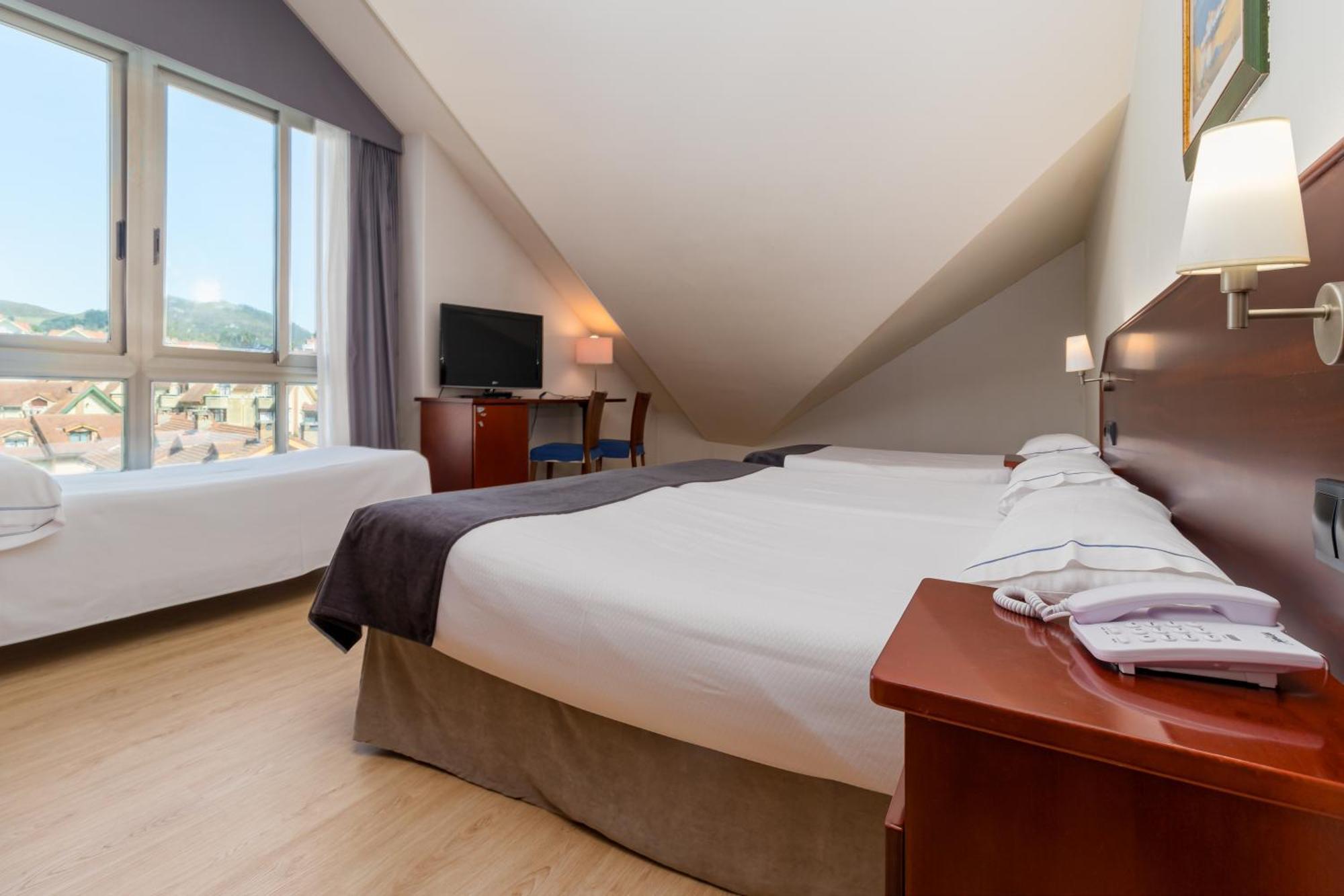 Hotel Milagros Golf Mogro Bagian luar foto
