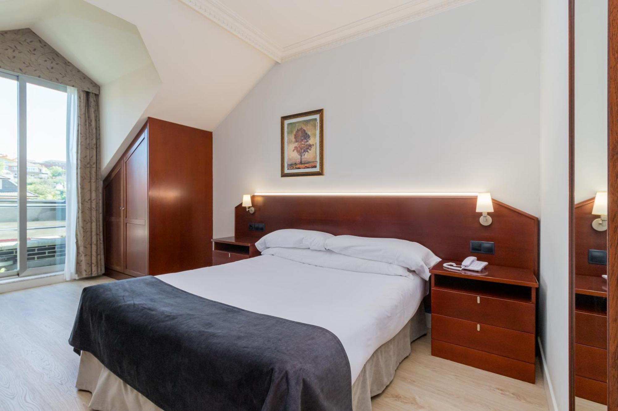 Hotel Milagros Golf Mogro Bagian luar foto