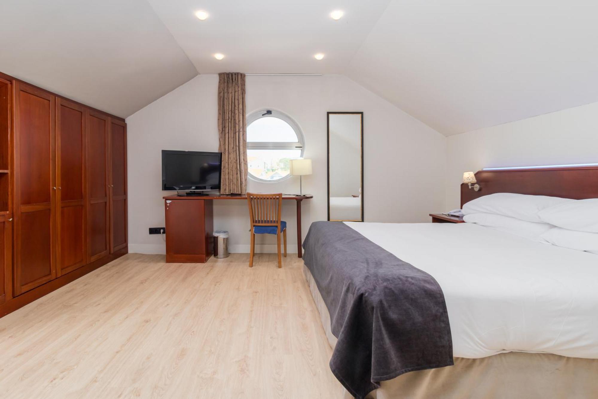 Hotel Milagros Golf Mogro Bagian luar foto