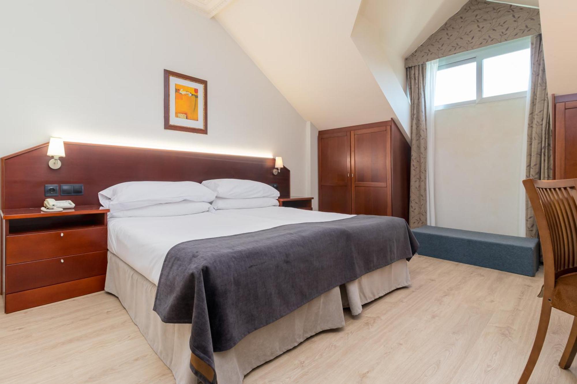 Hotel Milagros Golf Mogro Bagian luar foto